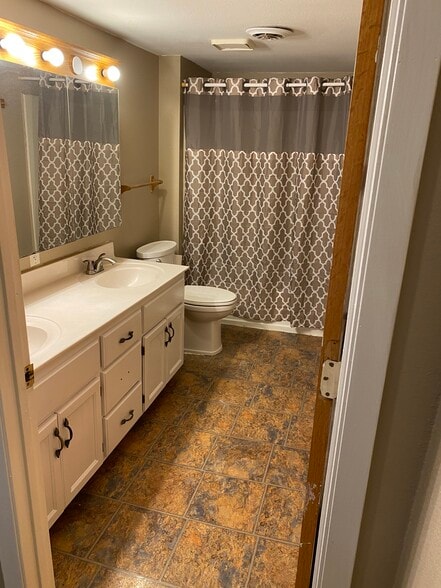 Building Photo - 3006 Emerson Avenue N #2