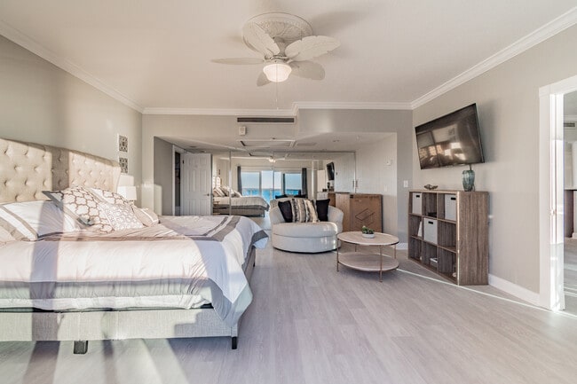 Building Photo - 880 Mandalay Ave