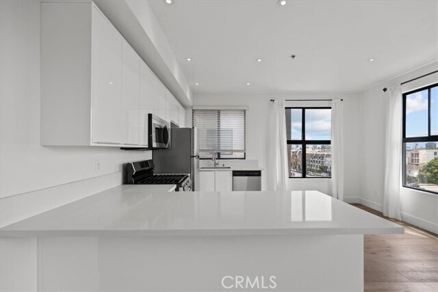 Building Photo - 8811 Burton Way