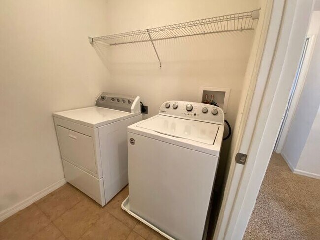 Building Photo - AVALON PARK EAST ORLANDO-$500 OFF THE FIRST MONTH'S RENT
