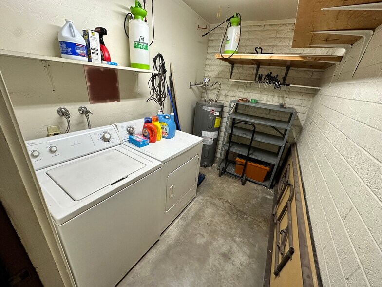 Building Photo - 6441 E Butte St