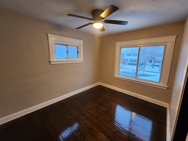 Building Photo - Charming 3-Bedroom Property in Prime Location