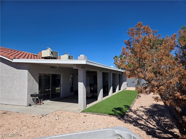Building Photo - 1405 Termas