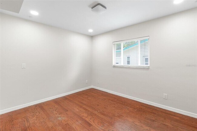 Building Photo - 1966 Sandra Dr