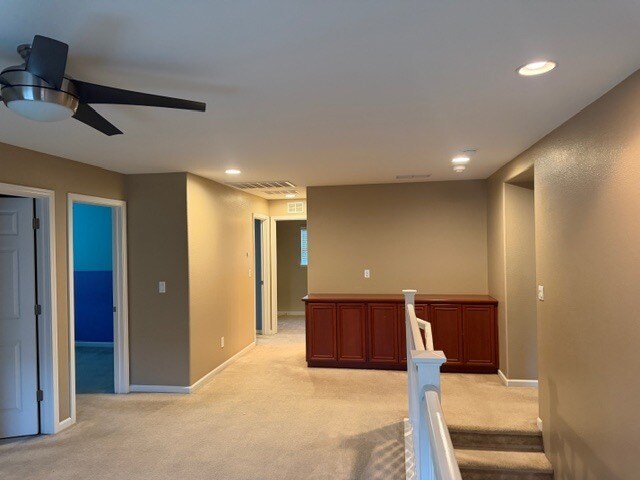 Building Photo - 4 bedroom 2.5 baths: formal living/dining