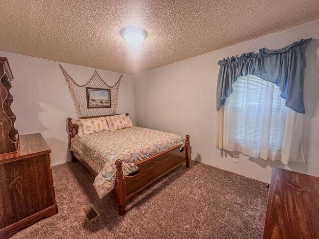 Building Photo - 5 Bedroom Beach House