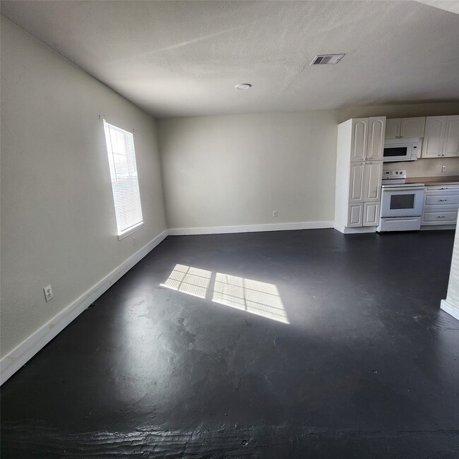 Building Photo - 4710 Pelican