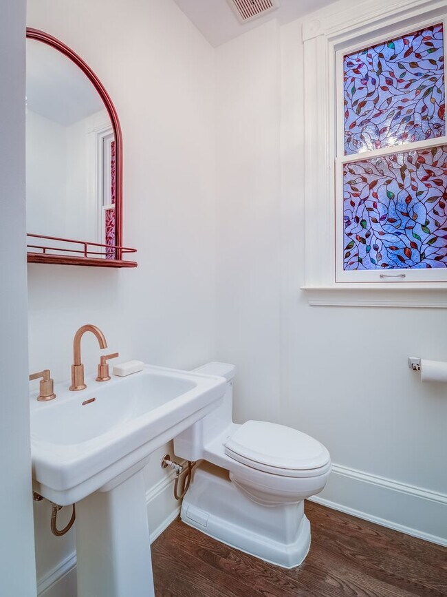 Building Photo - 1022 Park Rd NW