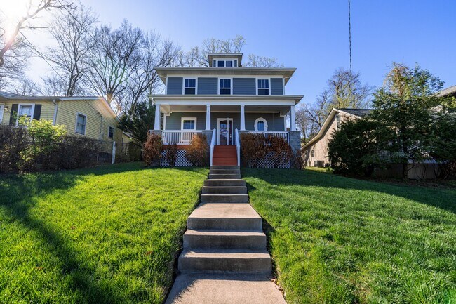 Building Photo - **NOW AVAILABLE FOR SHOWINGS**  Beautiful Home for Lease in Sylvan Heights!
