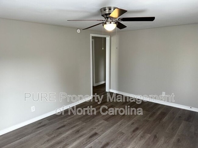 Building Photo - 606 Carver Dr