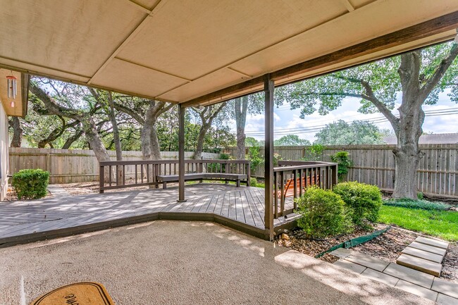 Building Photo - BEAUTIFUL SINGLE STORY HOME IN OAK HOLLOW
