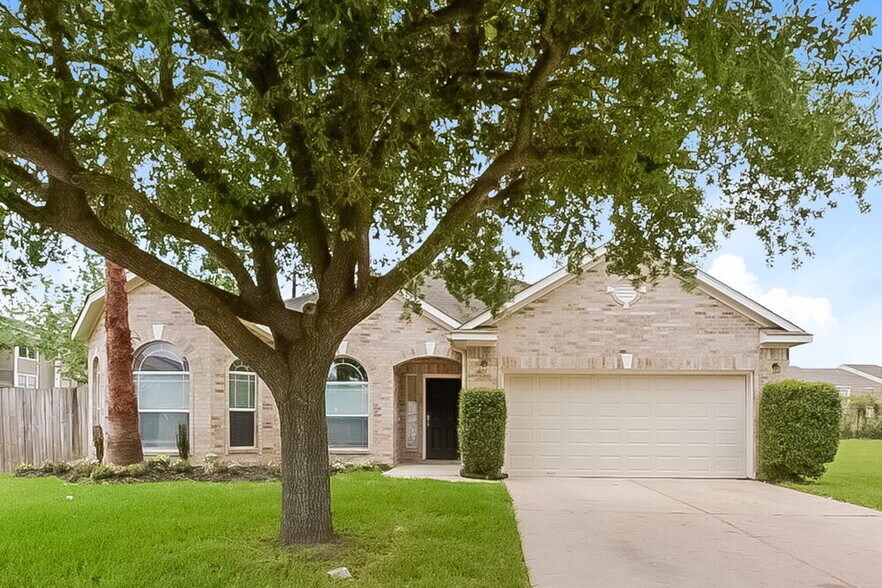 Primary Photo - 6115 Oak Bay Dr