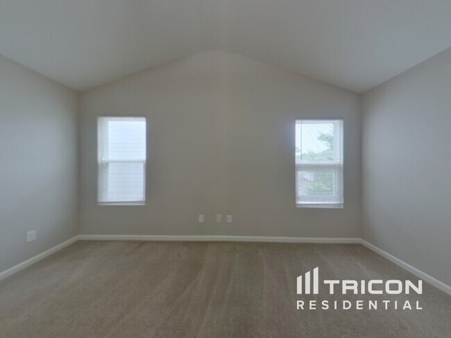 Building Photo - 1401 Waylon Ave