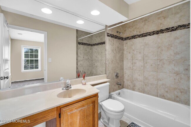Building Photo - 366 Sequoia Ct