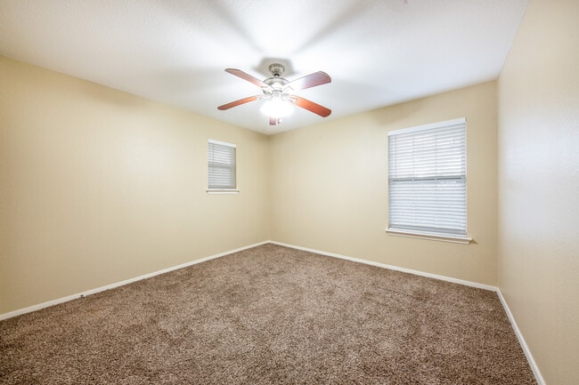 Building Photo - 2809 E 22nd St