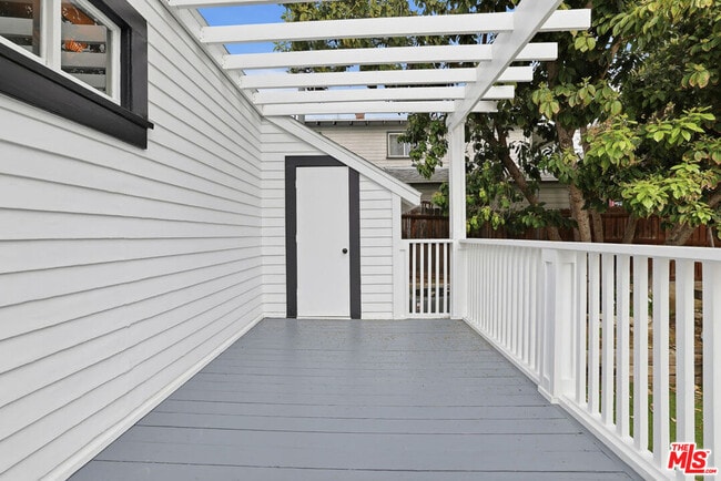 Building Photo - 5226 Rockland Ave