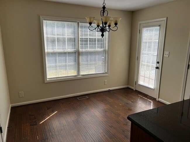 Building Photo - 972 Silty Dr