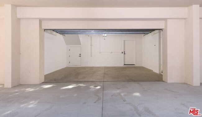 Building Photo - 1251 N Formosa Ave