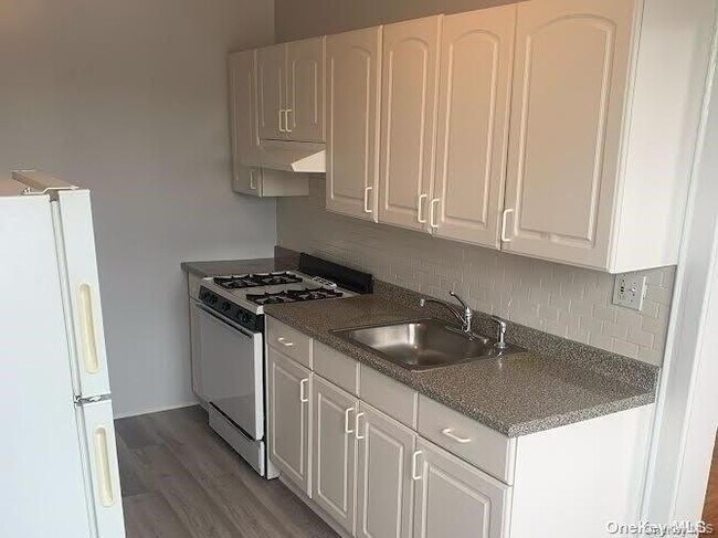 Building Photo - 24 Vanderbilt Ave