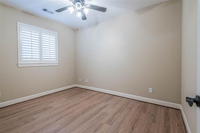 Building Photo - 5114 E Jerad Dr