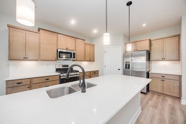 Building Photo - Beautiful 2 Bedroom, 2 Bath home + flex ro...