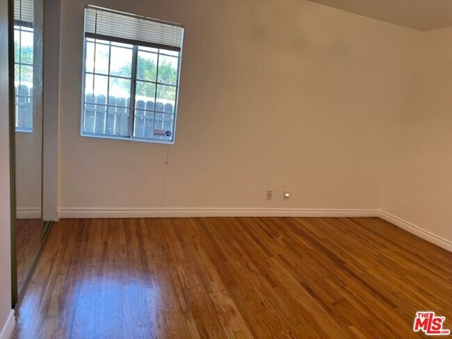 Building Photo - 5368 Crebs Ave