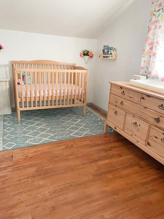Building Photo - Charming & Cozy 3BR Home with Modern Touches in Quiet Des Moines Neighborhood