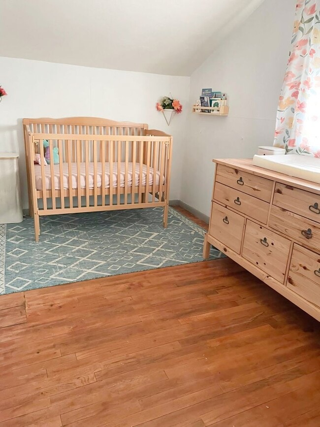 Building Photo - Charming & Cozy 3BR Retreat with Modern Touches in Quiet Des Moines Neighborhood