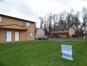 Building Photo - Rent Special: FREE First Full Month's Rent - 2 bed Townhome