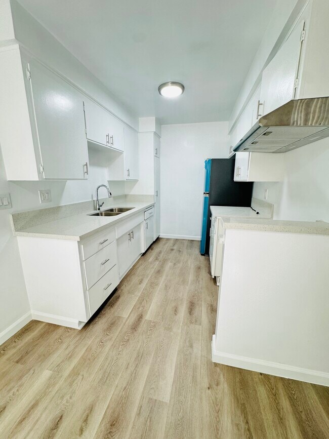 Unit 3 Kitchen - 932 N Sierra Bonita Ave