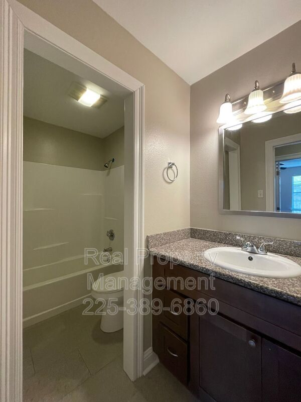 Building Photo - 5500 Dianna Dr