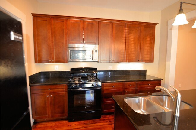 Building Photo - 1602 Lee St