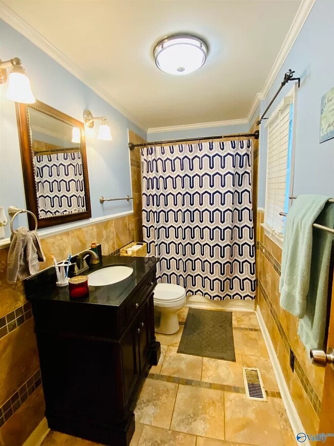 Building Photo - 1204 19th Ave SE