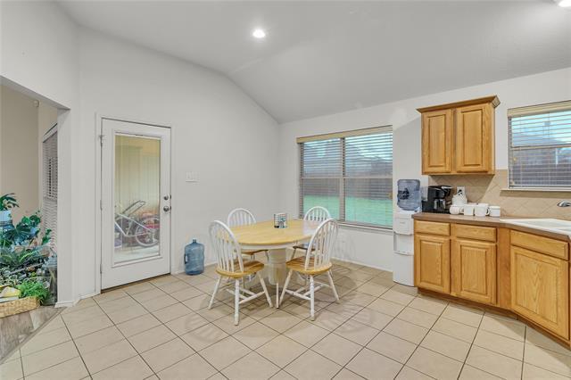 Building Photo - 9237 Jason Dr