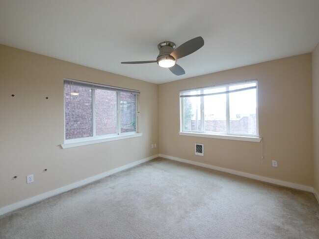 Building Photo - Exceptional Condo in Capitol Hill Available for Rent!