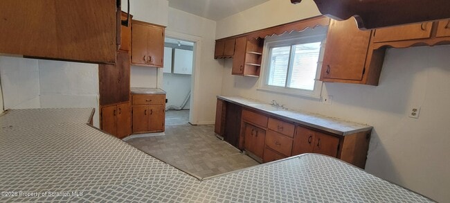 Building Photo - 805 Monroe Ave