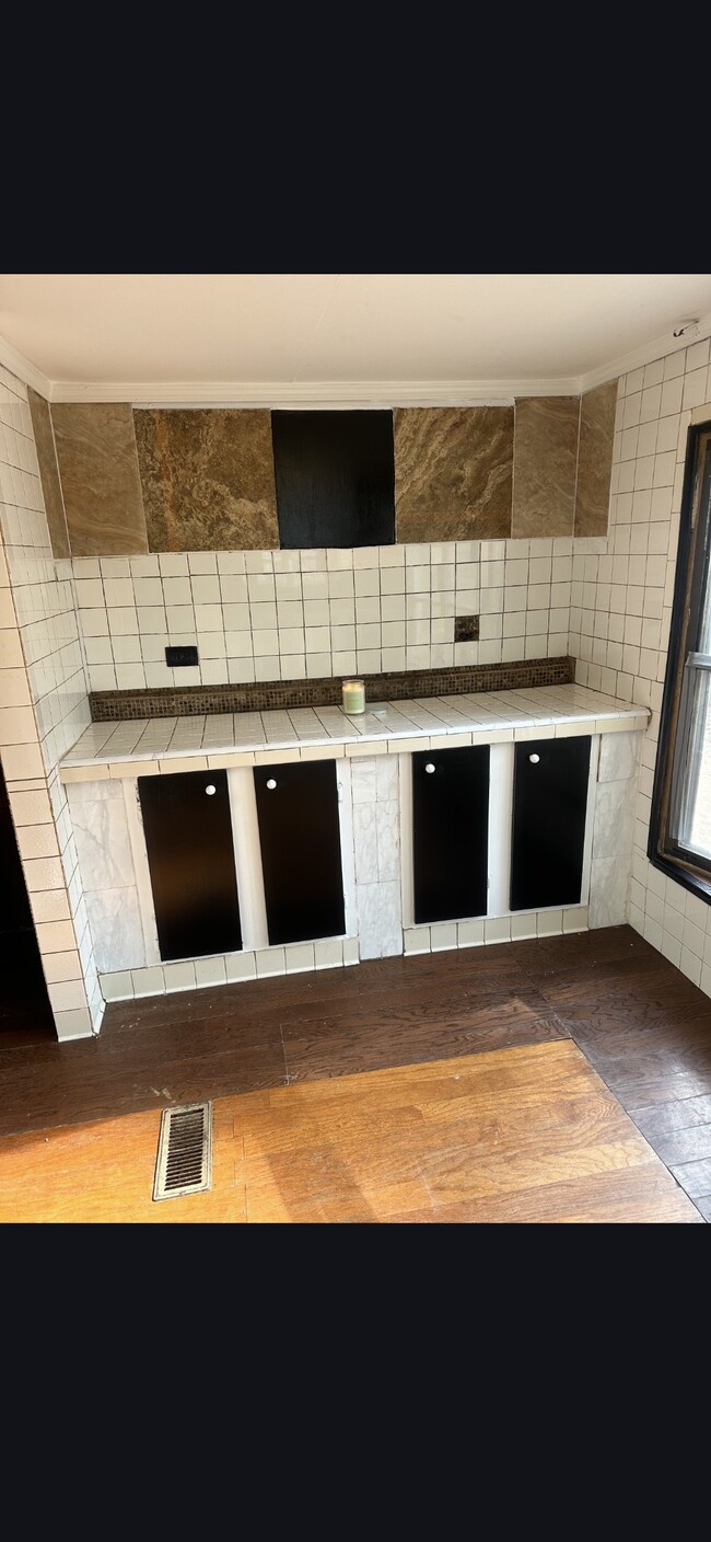 Building Photo - 8910 Via Ln