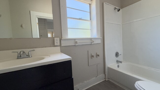 Building Photo - 1672 W 2nd St