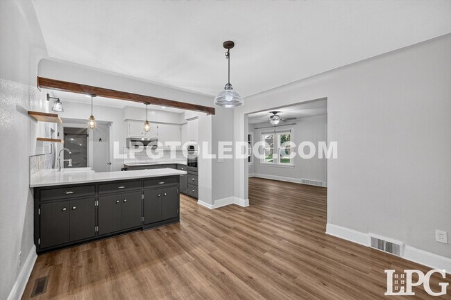 Building Photo - 2428 Bucklew Dr