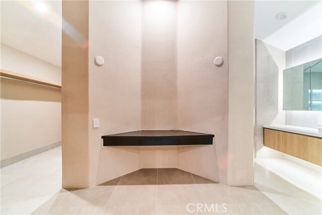 Building Photo - 1119 N Crestview Dr