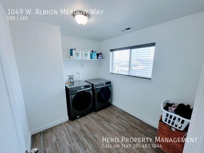 Building Photo - 1049 Albion Meadow Way