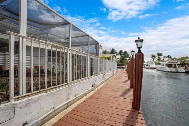 Building Photo - 1311 NE 27th Way