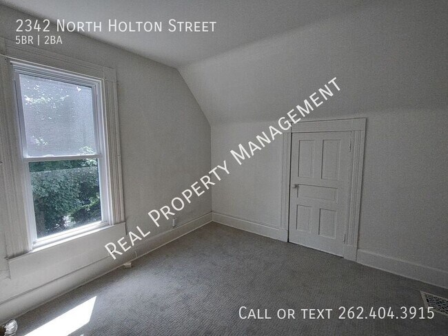 Building Photo - 2342 N Holton St