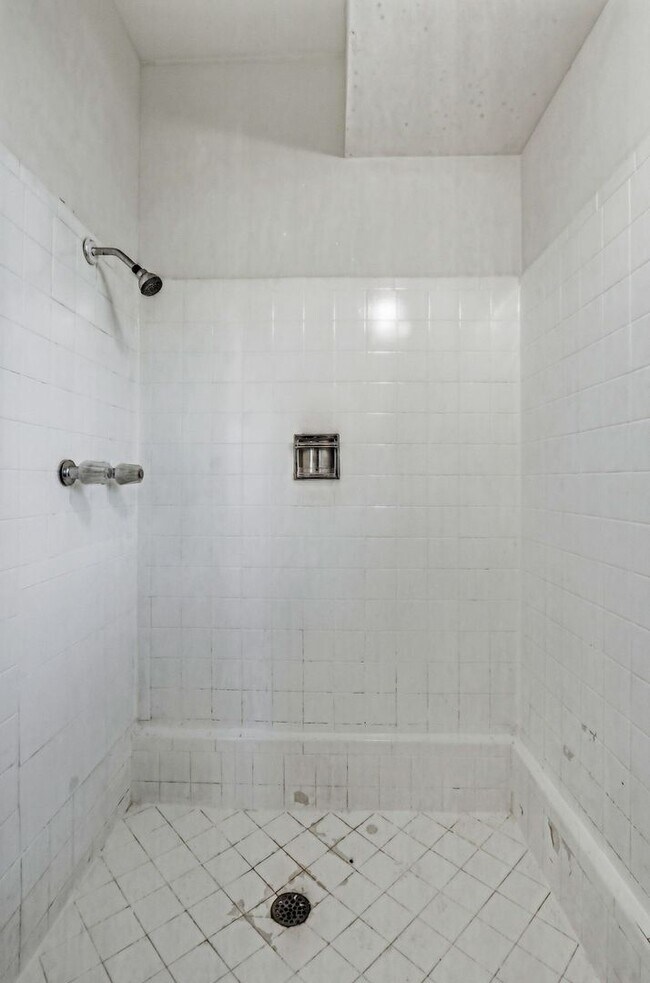 Building Photo - 4613 Sun Valley Dr