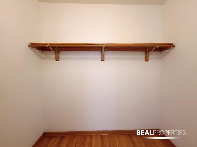 Building Photo - 1 bedroom in CHICAGO IL 60657