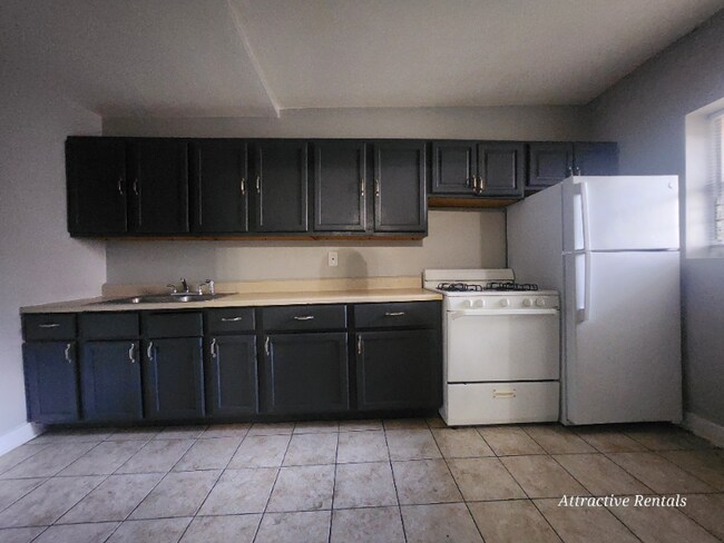 Building Photo - 7034 S Harper Ave