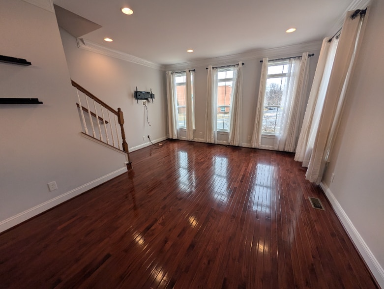 Building Photo - 9442 Canonbury Square