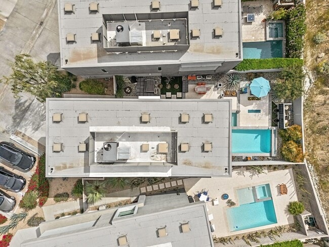 Building Photo - 1201 Surrey Ln