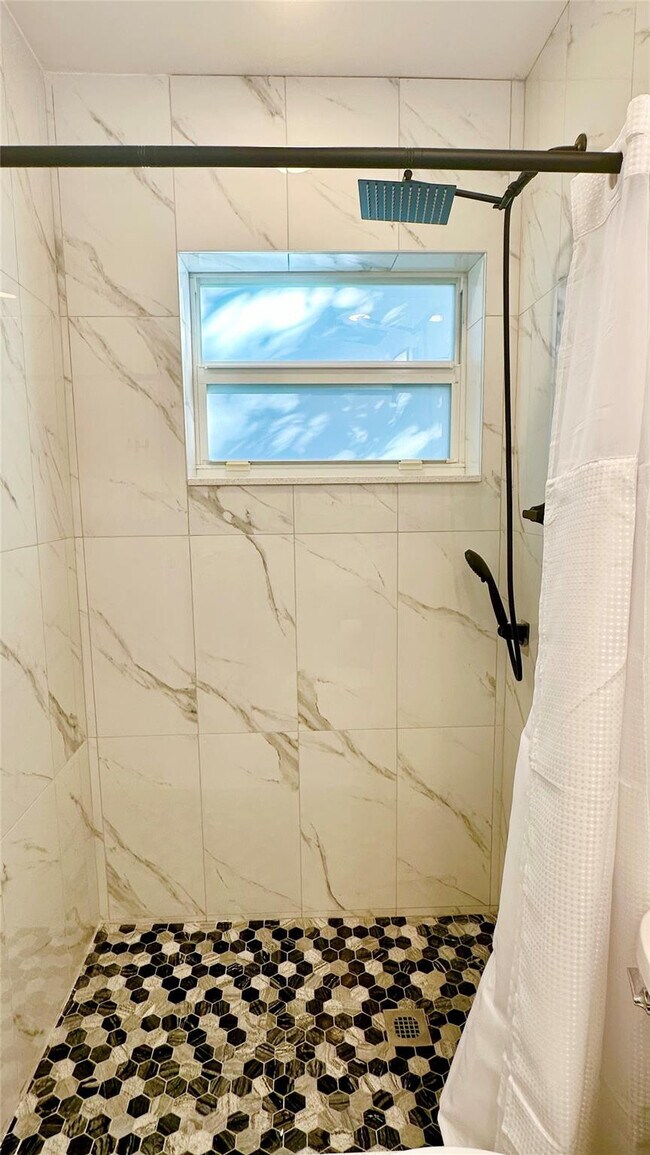 Building Photo - 1145 NE 17th Terrace