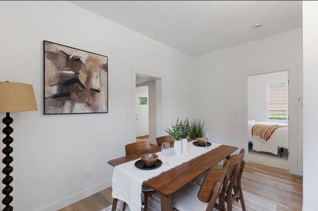 Building Photo - 2 Bed 1 Bath